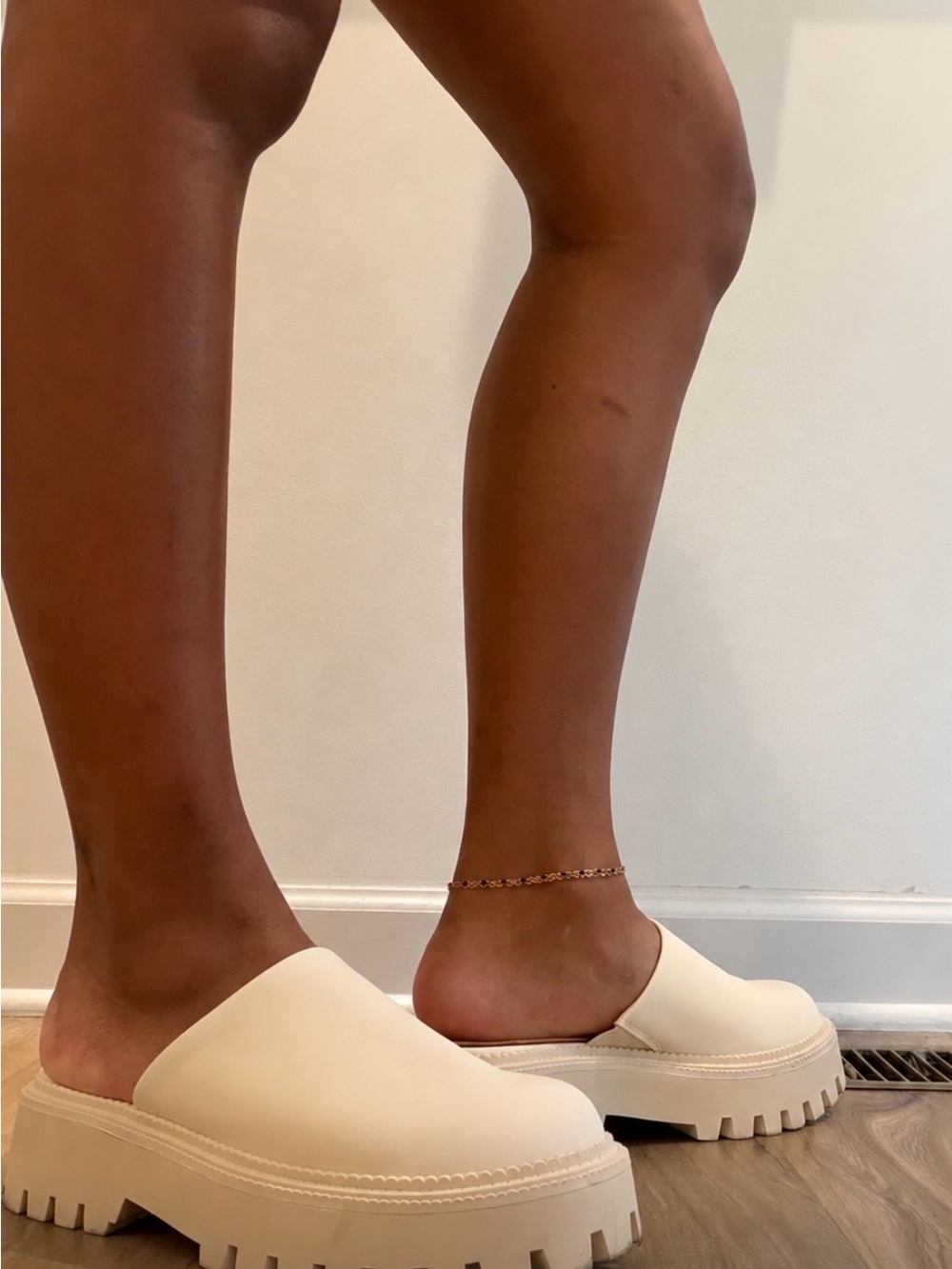 DOLCE VITA Neutral Cream Chunky Mule Clog - Women's Slip-On - Picture 2 of 2